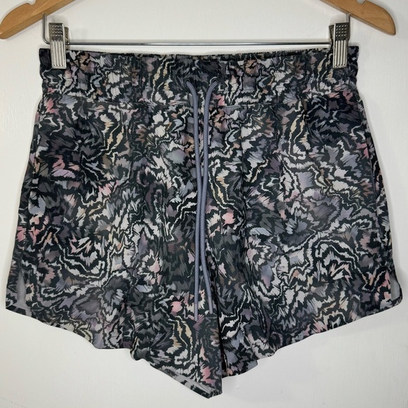 Athleta Crossroads Shorts in Sumo Marble - Picture 2 of 9